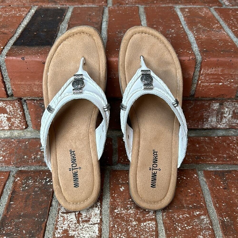 Minnetonka Silverthorne White Leather Women's Thong Sandal Size 9 - Picture 5 of 8